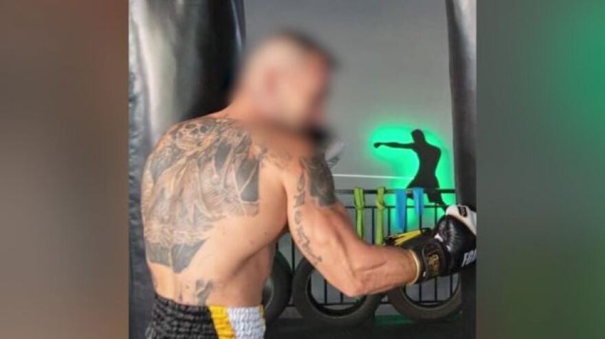 Κύκλωμα εκβιαστών: «Μπήκαν στο μαγαζί και μου έριξαν τέσσερις μπουνιές» - H μαρτυρία θύματος των εκβιαστών