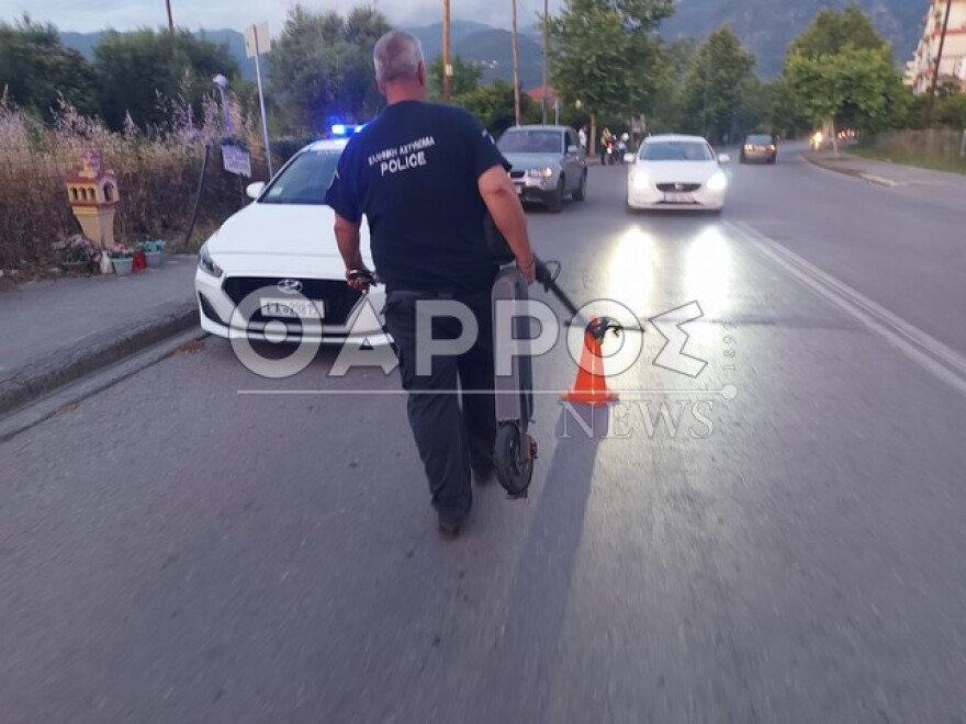 Καλαμάτα: Καρέ καρέ η στιγμή της σύγκρουσης ΙΧ με πατίνι με τραυματίες δύο έφηβους - Βίντεο ντοκουμέντο