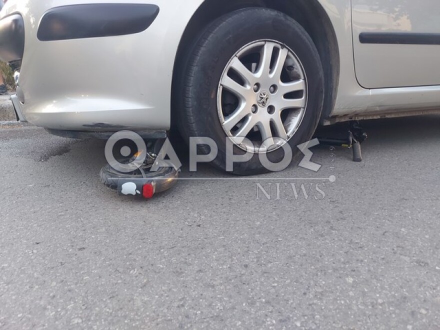 Καλαμάτα: Καρέ καρέ η στιγμή της σύγκρουσης ΙΧ με πατίνι με τραυματίες δύο έφηβους - Βίντεο ντοκουμέντο