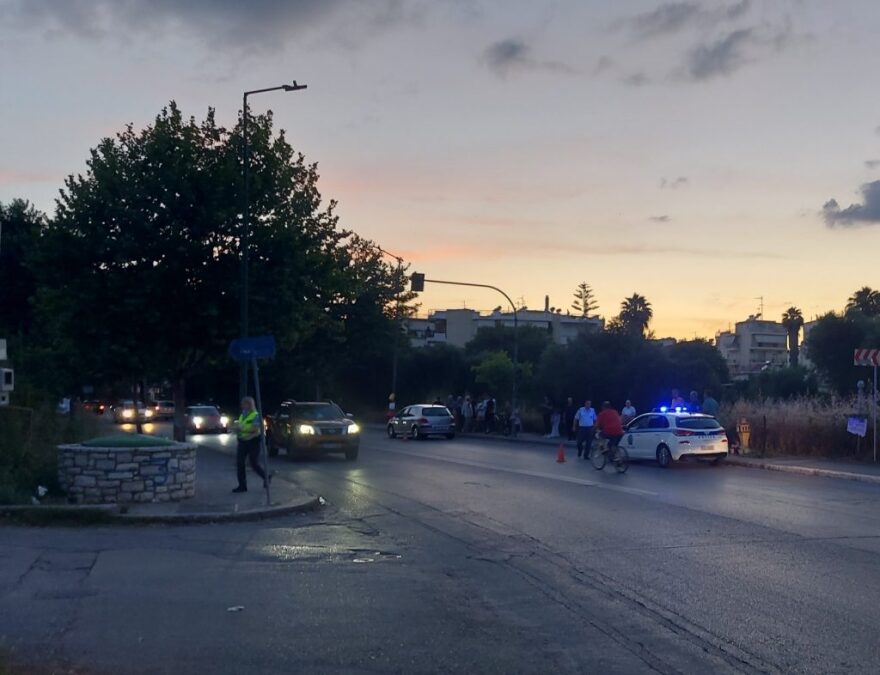 Καλαμάτα: Καρέ καρέ η στιγμή της σύγκρουσης ΙΧ με πατίνι με τραυματίες δύο έφηβους - Βίντεο ντοκουμέντο