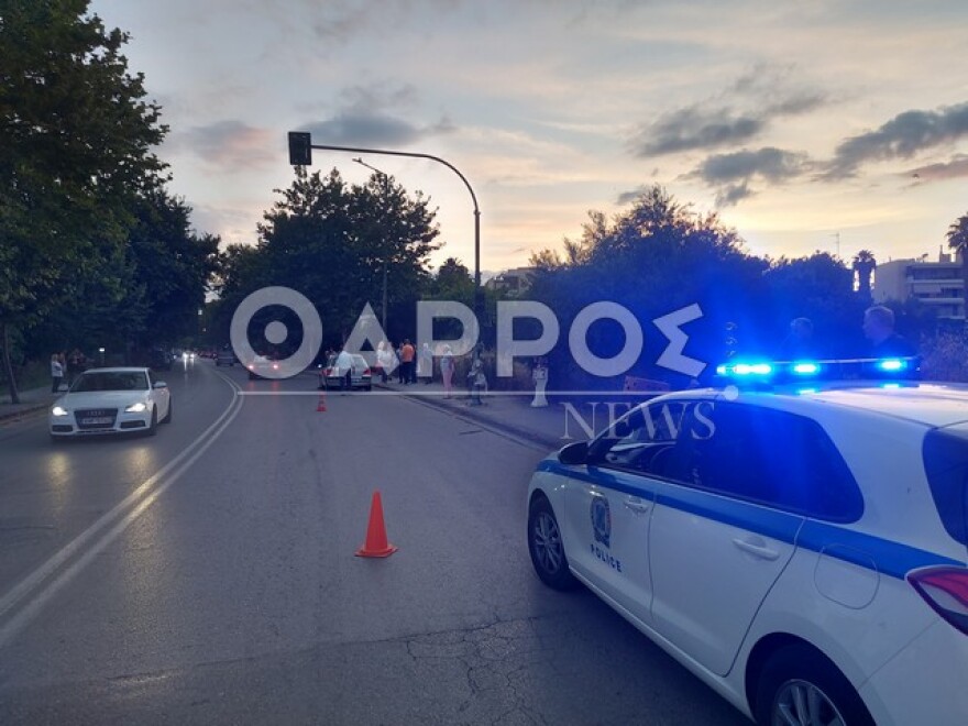 Καλαμάτα: Καρέ καρέ η στιγμή της σύγκρουσης ΙΧ με πατίνι με τραυματίες δύο έφηβους - Βίντεο ντοκουμέντο