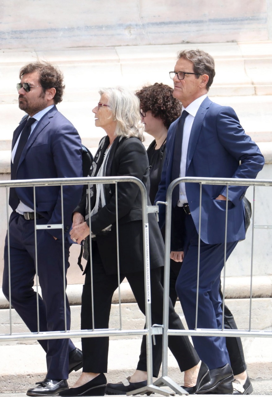 Σίλβιο Μπερλουσκόνι: Με χειροκροτήματα και στρατιωτικές τιμές τον αποχαιρέτησαν οι Ιταλοί - Δείτε βίντεο