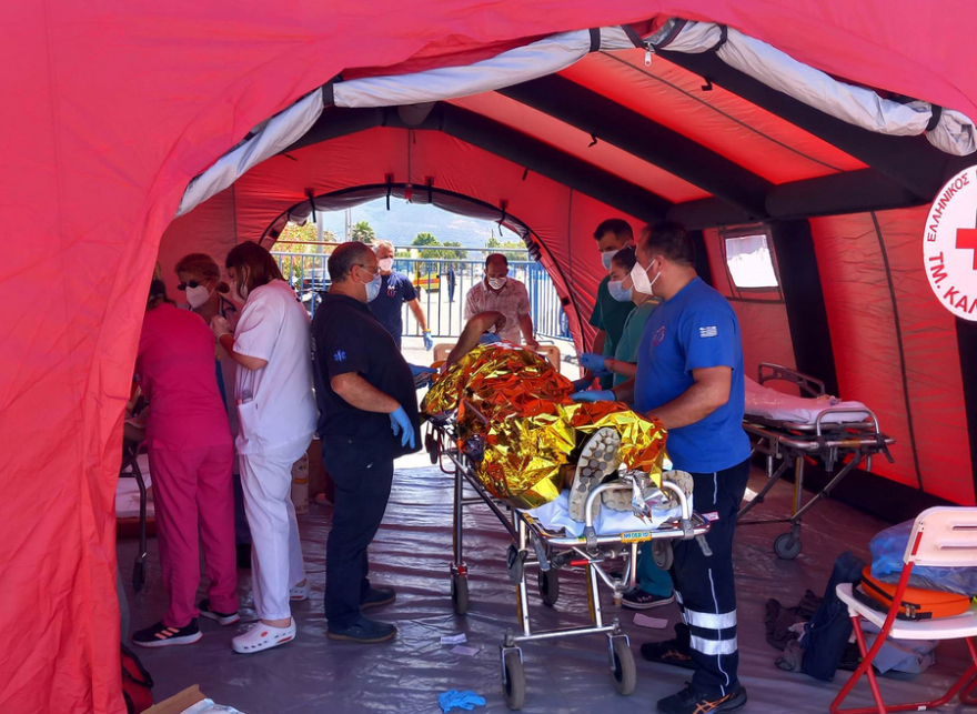 Ναυάγιο στην Πύλο: «Έβλεπα μόνο άντρες στη θάλασσα, γυναίκες και παιδιά ήταν κλειδωμένοι