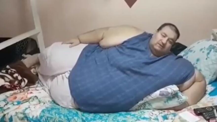 Κομοτηνή: Ασθενής που ζυγίζει... 360 κιλά καταγγέλλει ότι το ΕΚΑΒ αρνείται να τον μεταφέρει στο νοσοκομείο