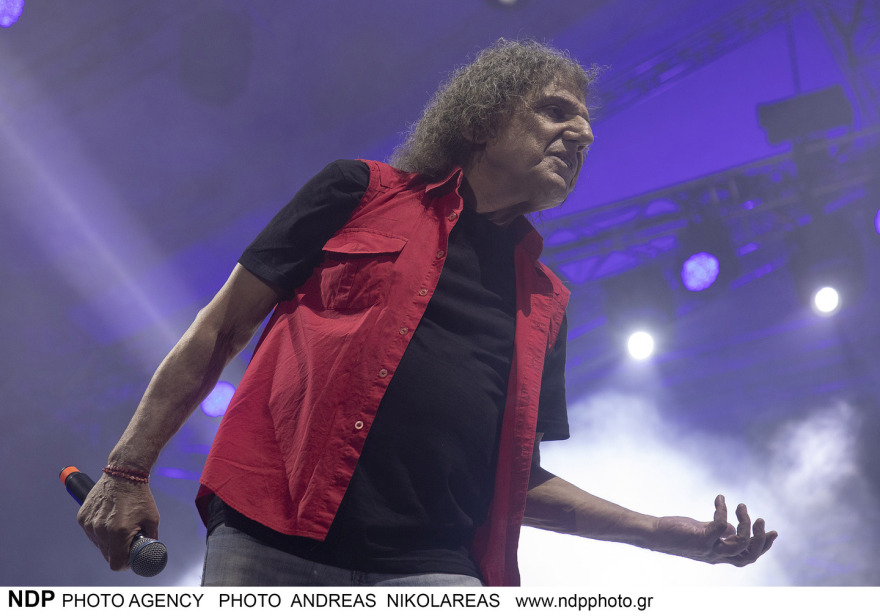 Βασίλης Παπακωνσταντίνου: Αποθέωση για τον τραγουδιστή στο κατάμεστο Καλλιμάρμαρο