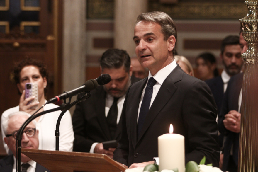 Γιάννης Μαρκόπουλος: Σε κλίμα βαθιάς συγκίνησης η κηδεία του - «Αθάνατος» φώναζαν