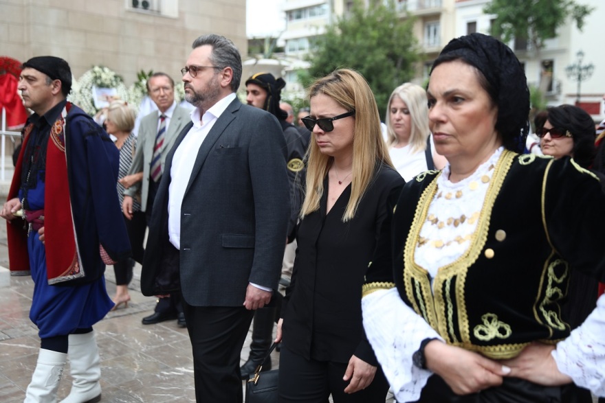 Γιάννης Μαρκόπουλος: Σε κλίμα βαθιάς συγκίνησης η κηδεία του - «Αθάνατος» φώναζαν