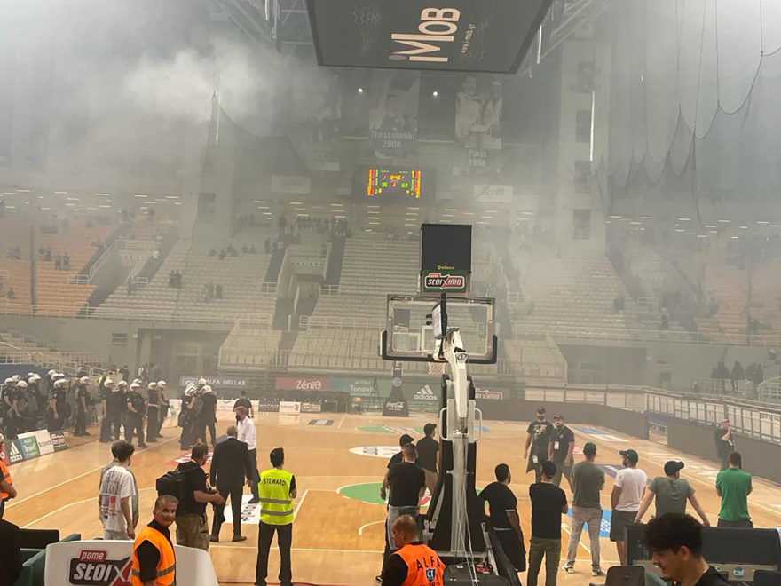Basket League: Πρωταθλητής ο Ολυμπιακός - Οριστική διακοπή στο ΟΑΚΑ μετά τα επεισόδια με οπαδούς του Παναθηναϊκού και ΜΑΤ μέσα στο κλειστό