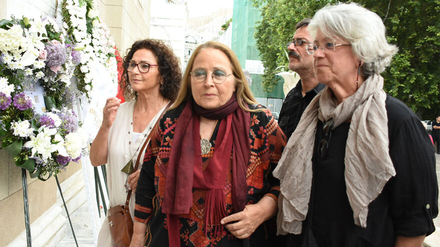 Γιάννης Μαρκόπουλος: Σε κλίμα βαθιάς συγκίνησης η κηδεία του - «Αθάνατος» φώναζαν