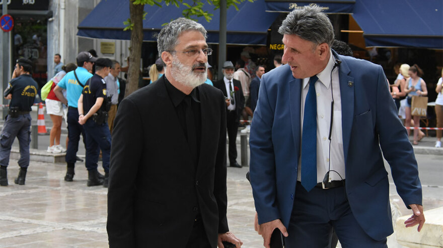 Γιάννης Μαρκόπουλος: Σε κλίμα βαθιάς συγκίνησης η κηδεία του - «Αθάνατος» φώναζαν