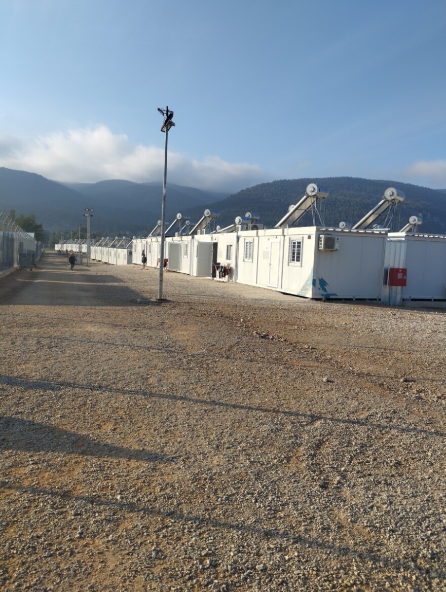 Ναυάγιο στην Πύλο: Θρήνος για τους νεκρούς - 9 συλλήψεις διακινητών, το πρωί οι διασωθέντες στη Μαλακάσα