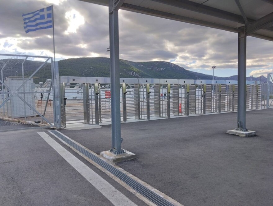 Ναυάγιο στην Πύλο: Θρήνος για τους νεκρούς - 9 συλλήψεις διακινητών, το πρωί οι διασωθέντες στη Μαλακάσα