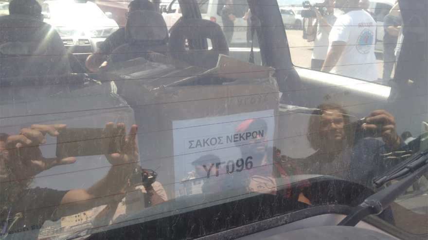 Ναυάγιο στην Πύλο: «Έβλεπα μόνο άντρες στη θάλασσα, γυναίκες και παιδιά ήταν κλειδωμένοι