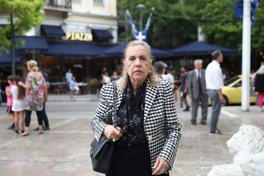 Γιάννης Μαρκόπουλος: Σε κλίμα βαθιάς συγκίνησης η κηδεία του - «Αθάνατος» φώναζαν