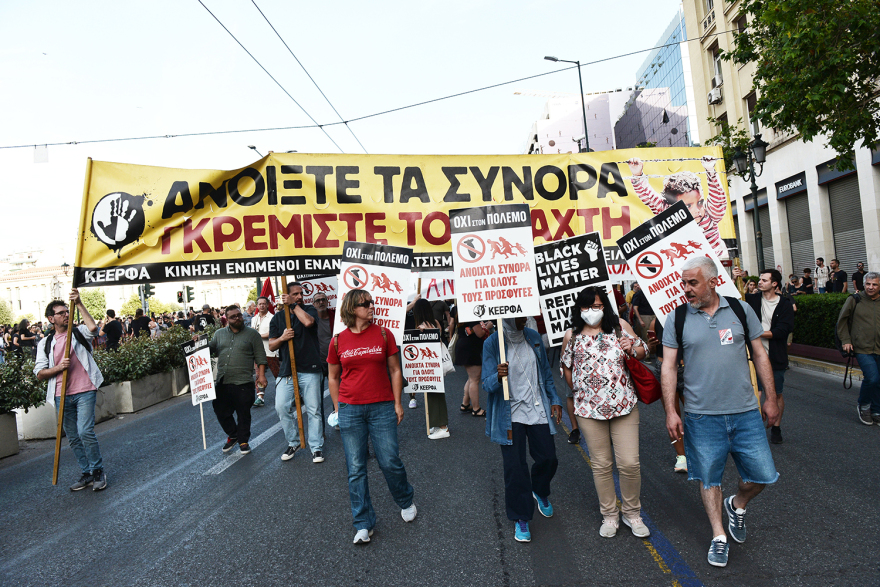Ναυάγιο στην Πύλο: Μολότοφ και επεισόδια από «δικαιωματιστές» στο κέντρο της Αθήνας - Βίντεο και φωτογραφίες
