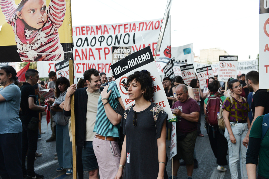 Ναυάγιο στην Πύλο: Μολότοφ και επεισόδια από «δικαιωματιστές» στο κέντρο της Αθήνας - Βίντεο και φωτογραφίες