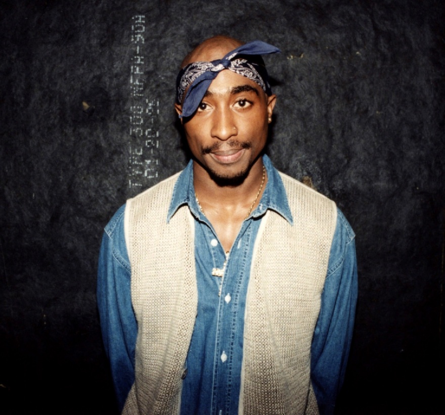 Tupac: Ο πατέρας του πιστεύει ότι για τον θάνατο του γιου του ευθύνεται... η κυβέρνηση των ΗΠΑ