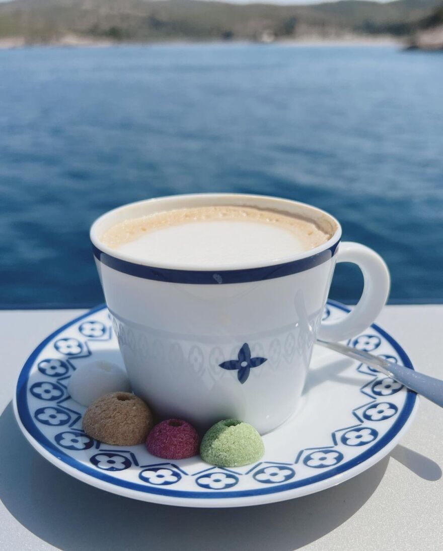 Άνα ντε Άρμας: Έφυγε από την Ελλάδα - Τα στιγμιότυπα από το ταξίδι της 