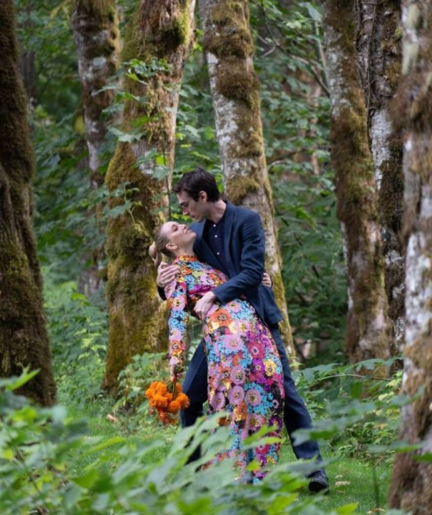 Χιου Χέφνερ: Ο bisexual γιος του κάνει στριπτίζ στο OnlyFans για να αγοράζει... κάρτες Pokemon