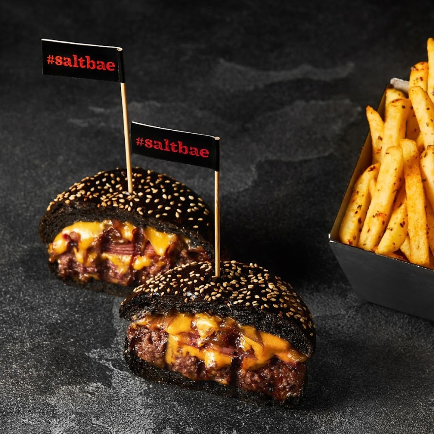 Salt Bae: Η πτώση του Τούρκου χασάπη άρχισε από τη Νέα Υόρκη