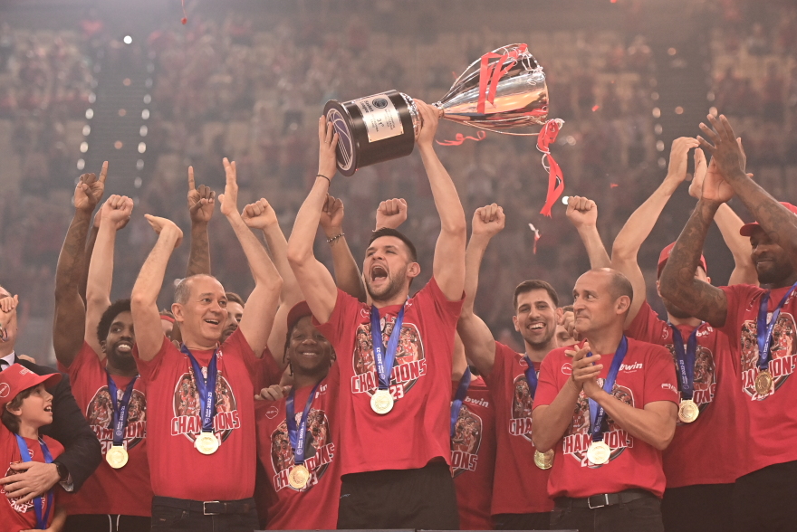 Πρωταθλητής Ελλάδας για 14η φορά και με την ... κούπα στα χέρια ο Ολυμπιακός - Δείτε βίντεο και φωτογραφίες από τη φιέστα 