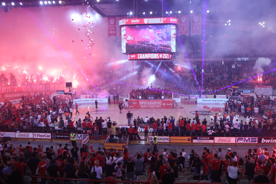 Πρωταθλητής Ελλάδας για 14η φορά και με την ... κούπα στα χέρια ο Ολυμπιακός - Δείτε βίντεο και φωτογραφίες από τη φιέστα 