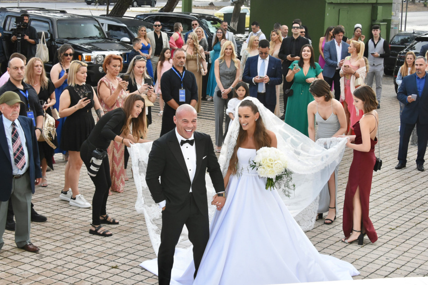 Ζαμπίδης - Ντάσιου: Ο γάμος του ζευγαριού και η βάφτιση των δίδυμων παιδιών τους - Δείτε βίντεο, φωτογραφίες