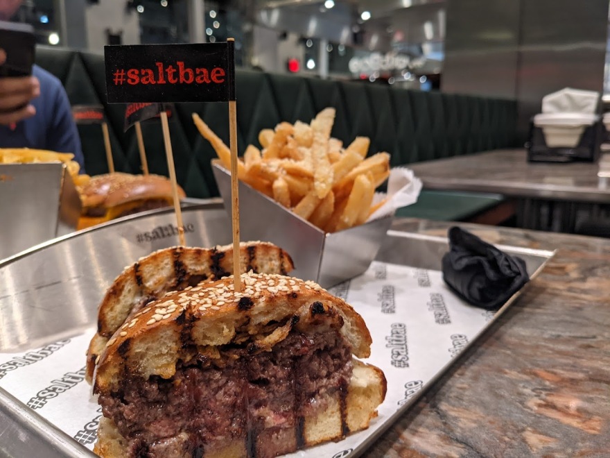 Salt Bae: Η πτώση του Τούρκου χασάπη άρχισε από τη Νέα Υόρκη