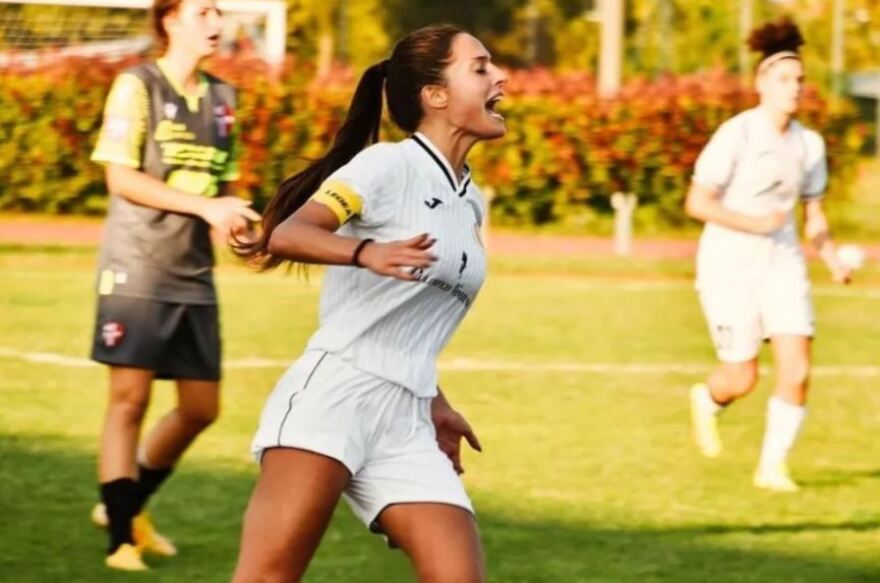 Ιζαμπέλα Σεντάσο: Η πιο όμορφη Ιταλίδα ποδοσφαιρίστρια  προωθεί μέσω «καυτών» φωτογραφιών το άθλημα της 