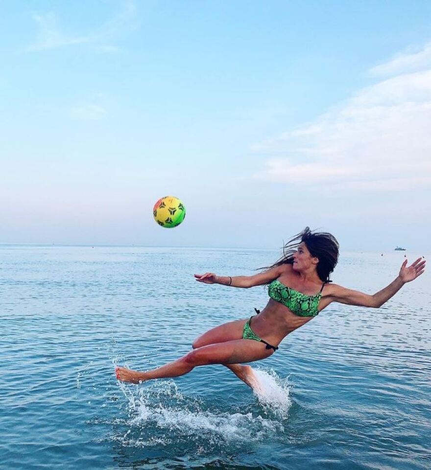 Ιζαμπέλα Σεντάσο: Η πιο όμορφη Ιταλίδα ποδοσφαιρίστρια  προωθεί μέσω «καυτών» φωτογραφιών το άθλημα της 