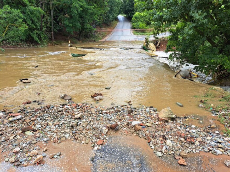 Θεσσαλονίκη: Εικόνες χάους μετά την επέλαση της κακοκαιρίας - Ζημιές σε σπίτια, δρόμους και καλλιέργειες