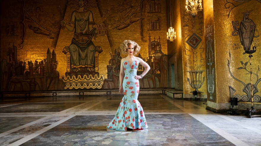 Σουηδία: Ο αντιδήμαρχος της Στοκχόλμης εμφανίστηκε σαν drag queen για να περάσει μήνυμα υπέρ της ανοχής