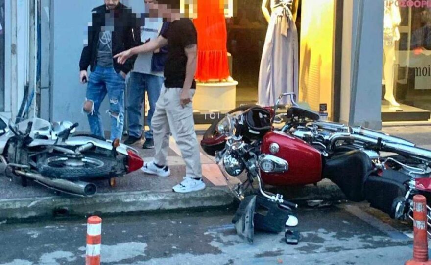 Καλαμάτα: Tρελή πορεία ΙΧ στο κέντρο της πόλης - Προσέκρουσε σε πέντε σταθμευμένα οχήματα