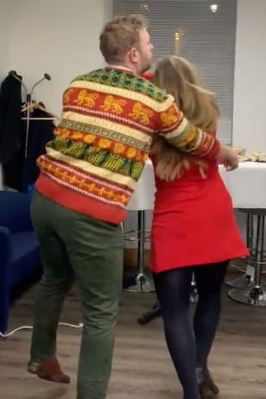 Νέο Partygate στη Βρετανία - Προσωπικό των Συντηρητικών διασκεδάζει μέσα στο lockdown