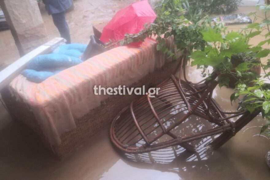 Θεσσαλονίκη: Εικόνες χάους μετά την επέλαση της κακοκαιρίας - Ζημιές σε σπίτια, δρόμους και καλλιέργειες