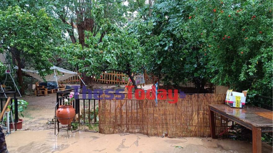 Θεσσαλονίκη: Στο έλεος της κακοκαιρίας – Πλημμύρισαν δρόμοι και σπίτια (φωτογραφίες και βίντεο)