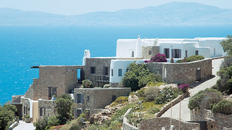 Μύκονος: Βρετανός μεγιστάνας θέλει να πουλήσει τη βίλα του για 50 εκατ. ευρώ ενώ την είχε αγοράσει 5,5 εκατ!