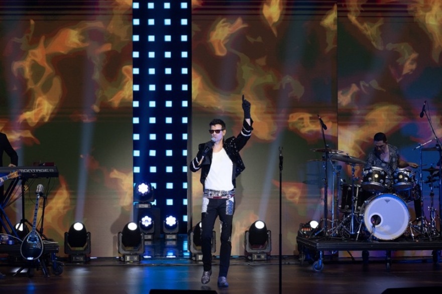 J2US: Στην κορυφή της τηλεθέασης για ένα ακόμη Σαββατόβραδο