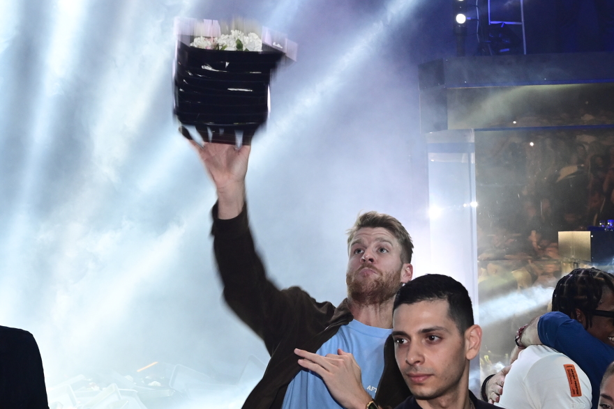 Ολυμπιακός: Η φιέστα των πρωταθλητών συνεχίστηκε στα μπουζούκια - Δείτε βίντεο