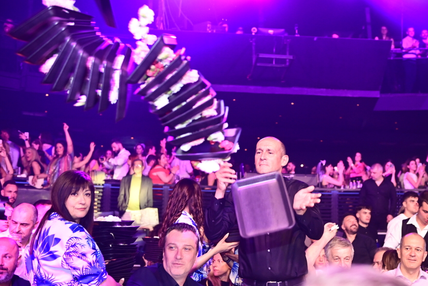 Ολυμπιακός: Η φιέστα των πρωταθλητών συνεχίστηκε στα μπουζούκια - Δείτε βίντεο