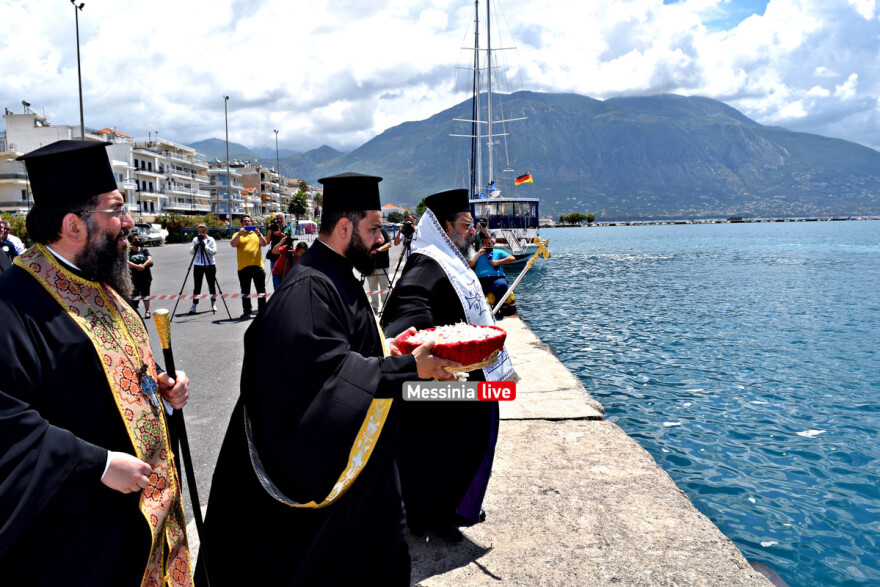 Ναυάγιο στην Πύλο: Τρισάγιο στη μνήμη των μεταναστών που «χάθηκαν» - Δείτε βίντεο και φωτογραφίες