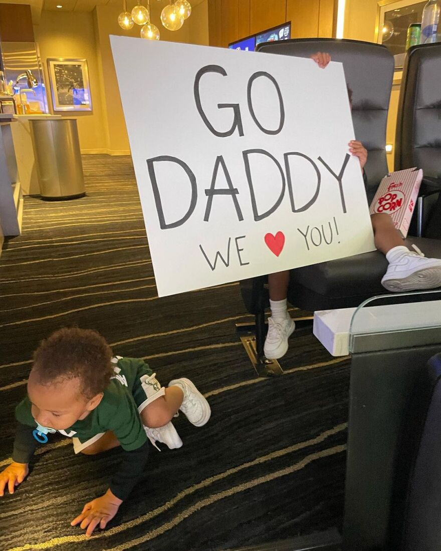 Γιάννης Αντετοκούνμπο: Με την εγκυμονούσα σύντροφό του και τα παιδιά τους στο Instagram - Δείτε φωτογραφίες