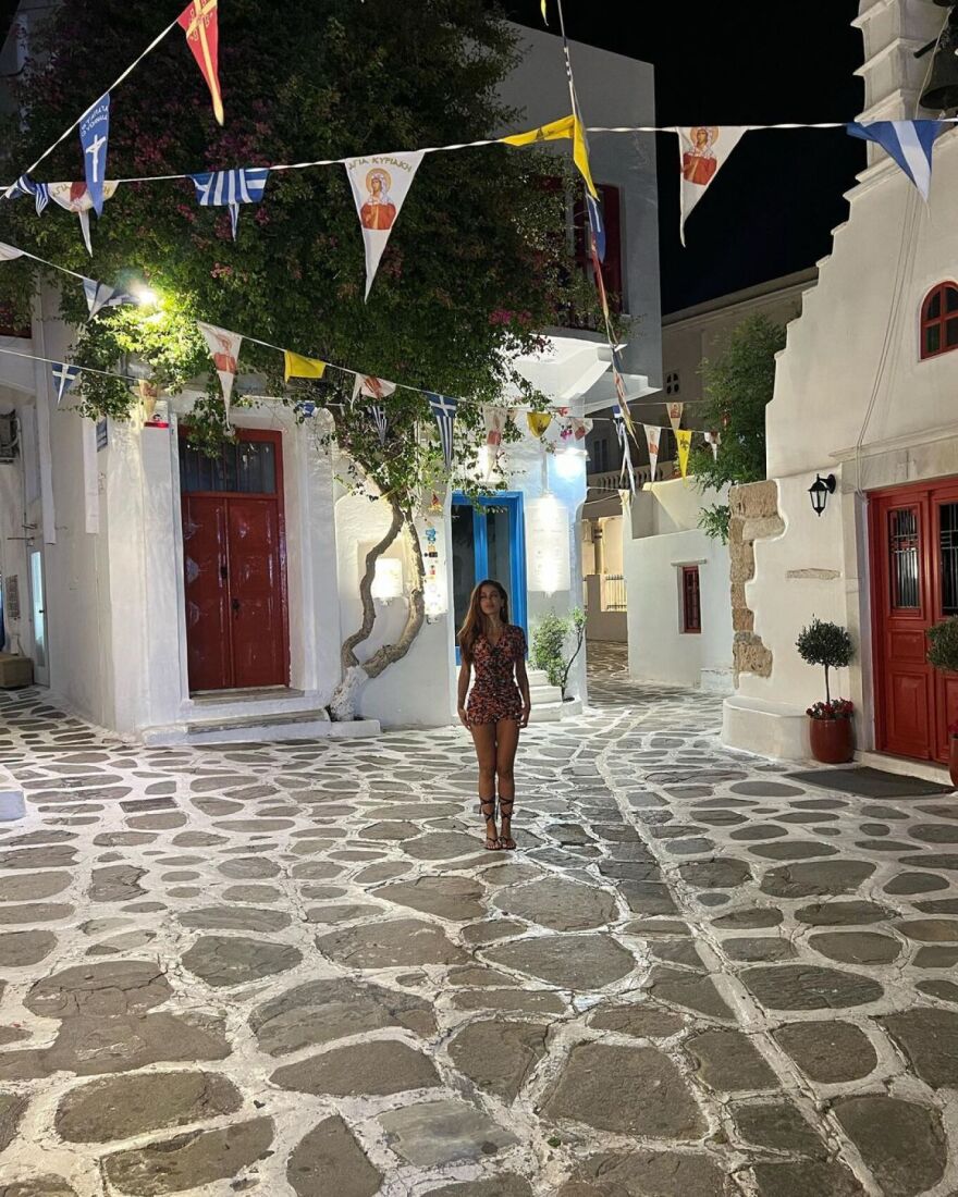 Anitta: Κάνει twerking στα σοκάκια της Μυκόνου - Βίντεο