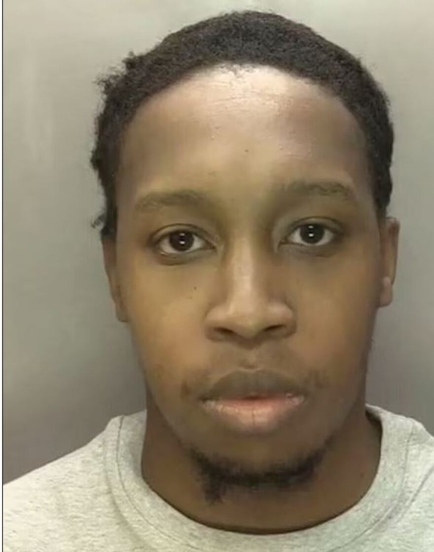 Βρετανία: Στη φυλακή 26χρονος που επί 7 χρόνια «ράντιζε» άγνωστες με αληθινό ή ψεύτικο σπέρμα από μπουκάλι