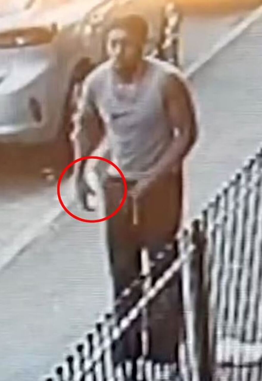 Βρετανία: Στη φυλακή 26χρονος που επί 7 χρόνια «ράντιζε» άγνωστες με αληθινό ή ψεύτικο σπέρμα από μπουκάλι