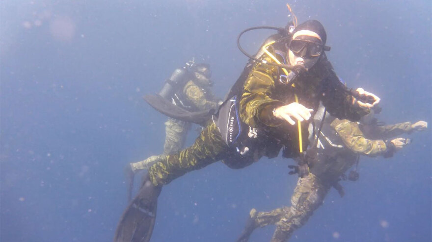 Ο Αρχηγός ΓΕΕΘΑ Φλώρος έκανε άλμα από ελικόπτερο - Δείτε βίντεο