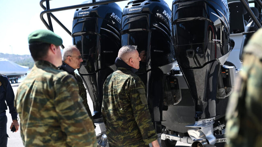 Ο Αρχηγός ΓΕΕΘΑ Φλώρος έκανε άλμα από ελικόπτερο - Δείτε βίντεο