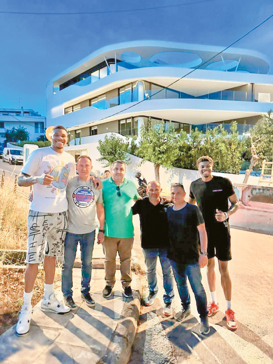 Γιάννης Αντετοκούνμπο: Μετακομίζει στο Ψυχικό με την οικογένειά του - Δείτε φωτογραφίες