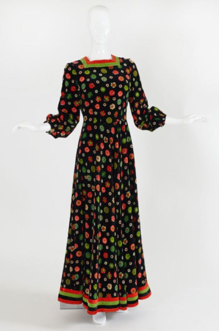 Νάνα Μούσχουρη: Σε δημοπρασία πάνω από 400 αντικείμενά της για καλό σκοπό - Δείτε βίντεο και φωτογραφίες