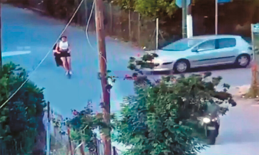 Επικίνδυνη «μόδα» τα ηλεκτρικά πατίνια στους ελληνικούς δρόμους - Τα οδηγούν, χωρίς να γνωρίζουν τι προβλέπει ο ΚΟΚ